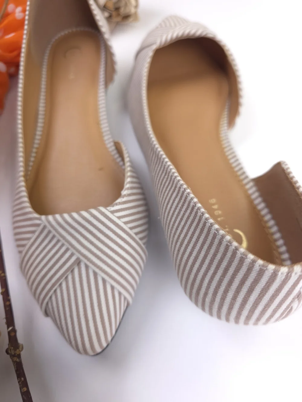 Womens White Tan Striped Flats Sz 8 - Picture 5 of 11